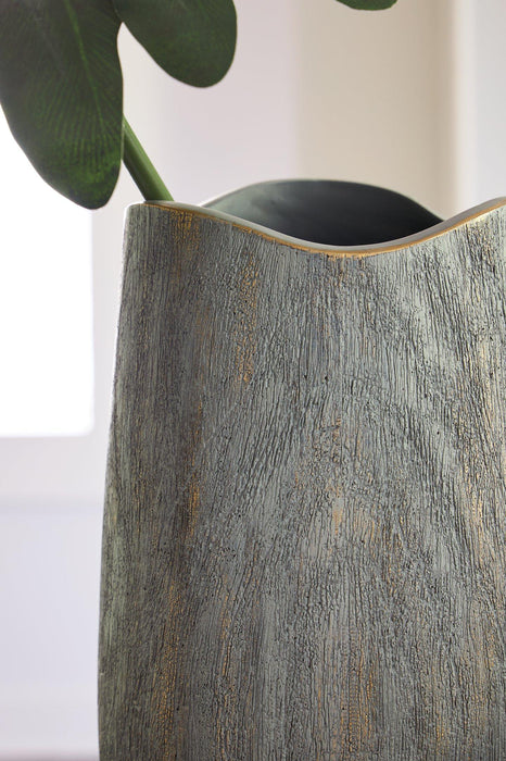 Iverly Vase - MR ZEE FURNITURE