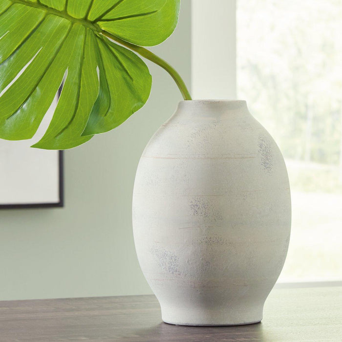 Clayson Vase - MR ZEE FURNITURE