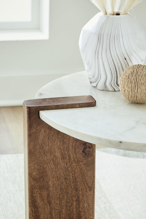 Isanti End Table - MR ZEE FURNITURE