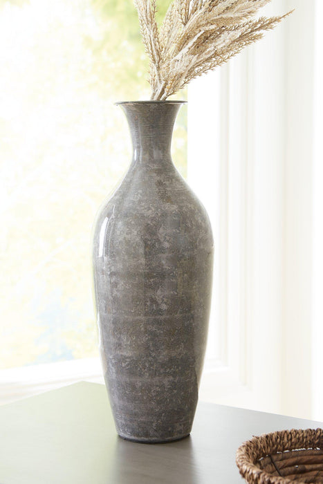 Brockwich Vase - MR ZEE FURNITURE