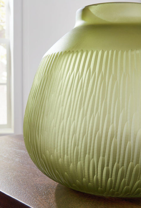 Scottyard Vase - MR ZEE FURNITURE