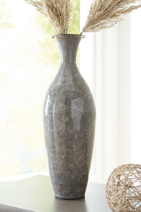 Brockwich Vase - MR ZEE FURNITURE