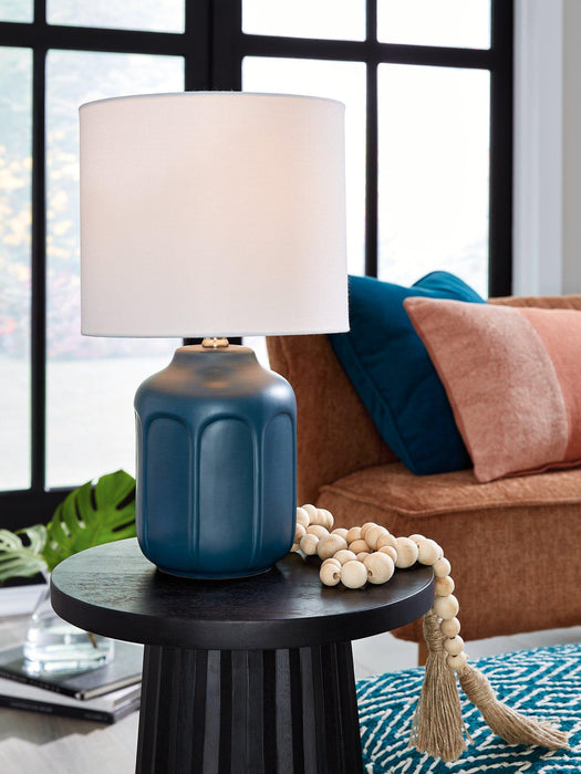 Gierburg Table Lamp - MR ZEE FURNITURE